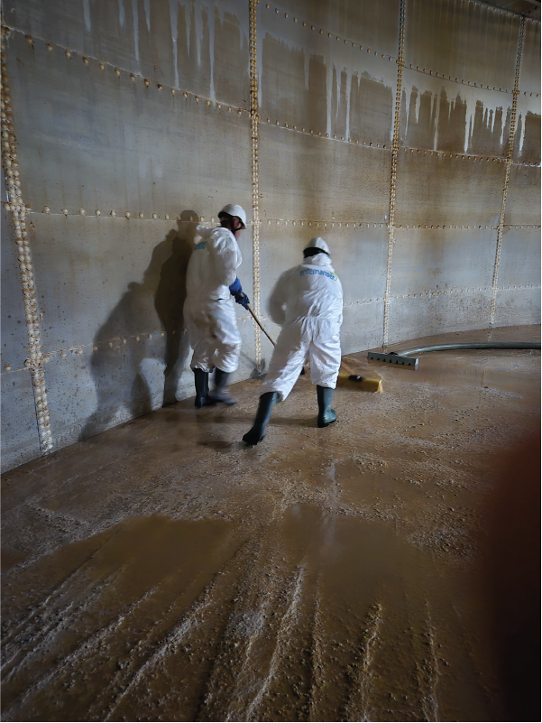 El principal objetivo de estas tareas de limpieza y desinfección de depósitos es garantizar la calidad del agua de Adeje